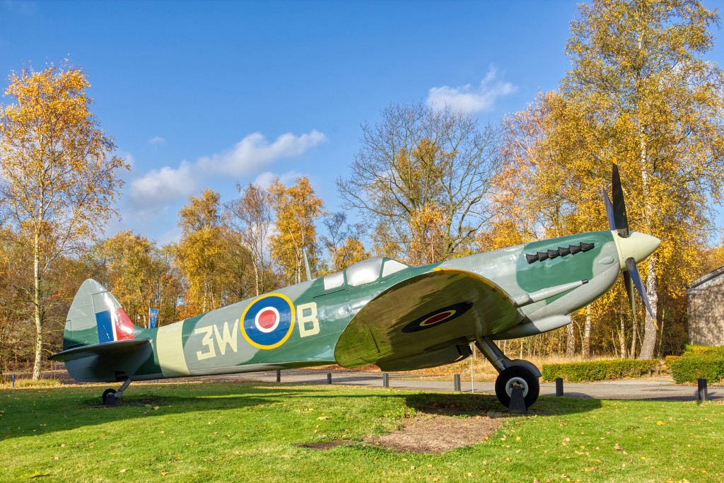 HDR urbex lost tank tanks truck trucks spitfire mig decay airplane abandoned abandonne vervallen verlaten military militair